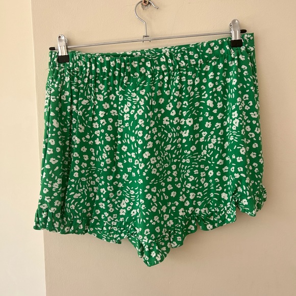 New Look green floral print summer shorts, size uk 14, stretchy waistband - Picture 3 of 3